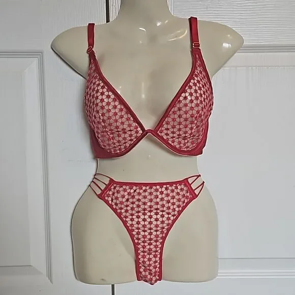 Victoria's Secret Lace Underwire Bra With Matching Underwear 32DD/ Small Red - Picture 3 of 16